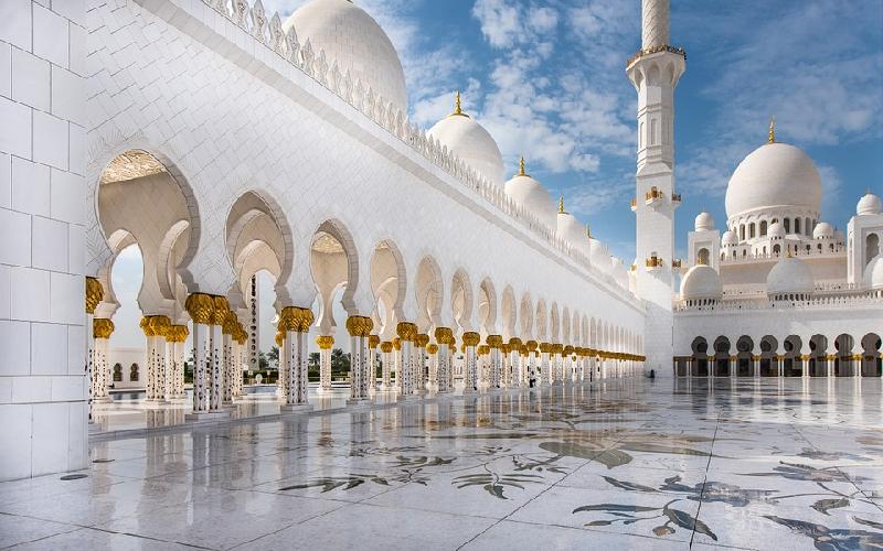 The Sheikh Zayed Mosque is a Delight to Visit in Abu Dhabi